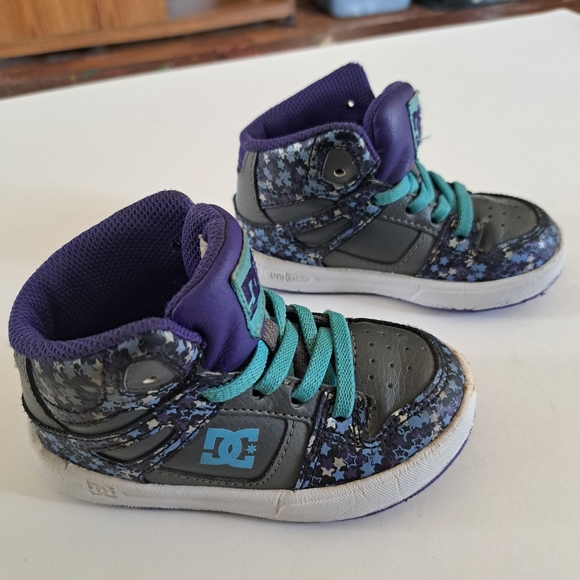 DC Brand Boys High Top Runners - Picture 2 of 10